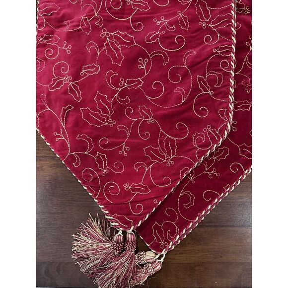 St Nicholas Square Christmas Holiday Red Gold Table Runners, Placemats Green - Picture 2 of 7